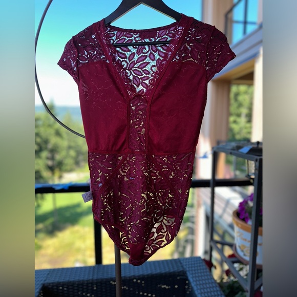 Thick solid Lace Body Suit with snap crotch and lined chest. - Picture 3 of 13
